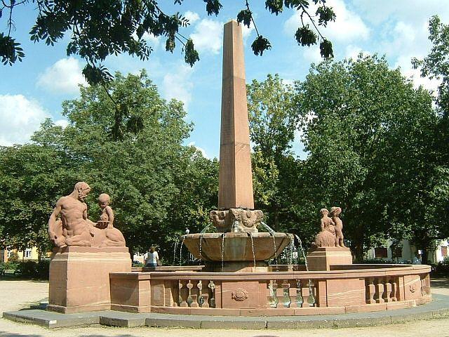 Bockenheimer Obeliskbrunnen (Kurfürstenbrunnen)